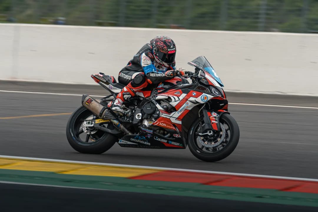 Moto en piste lors des 8 Heures de Spa-Francorchamps