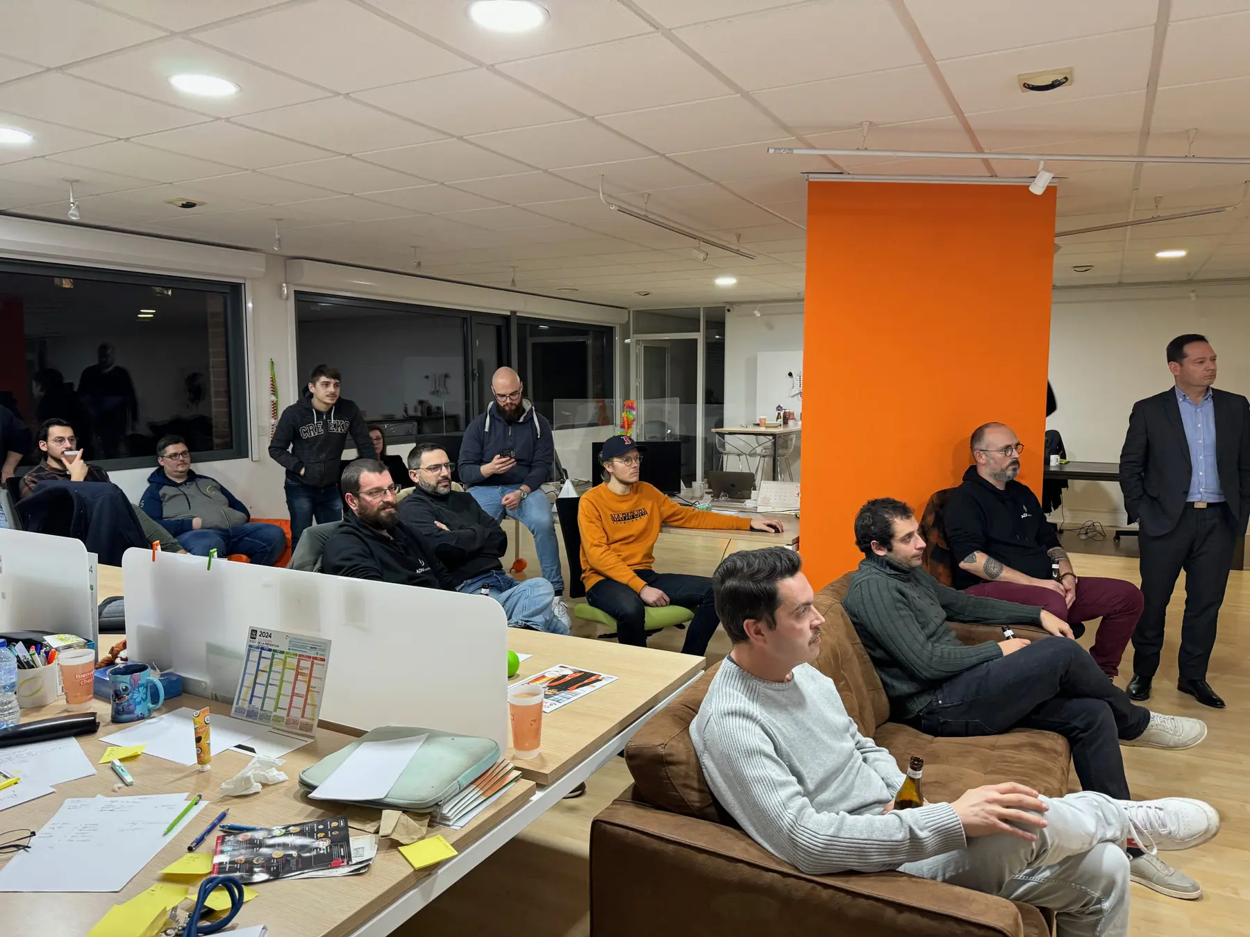 Équipe ADN Consulting réunie en atelier dans les bureaux